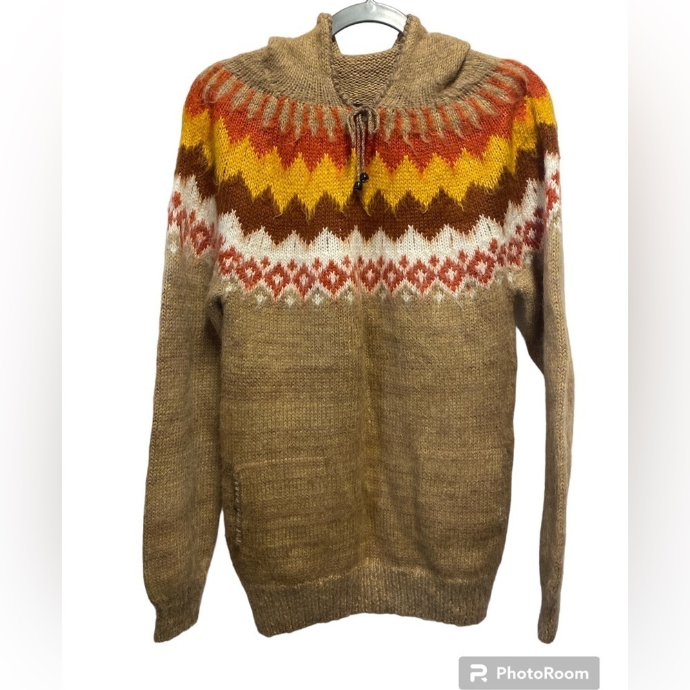 ALPACA WOOL HOODED SWEATER. 100 % wool made in Bolivia. Hooded. Ombré knit.